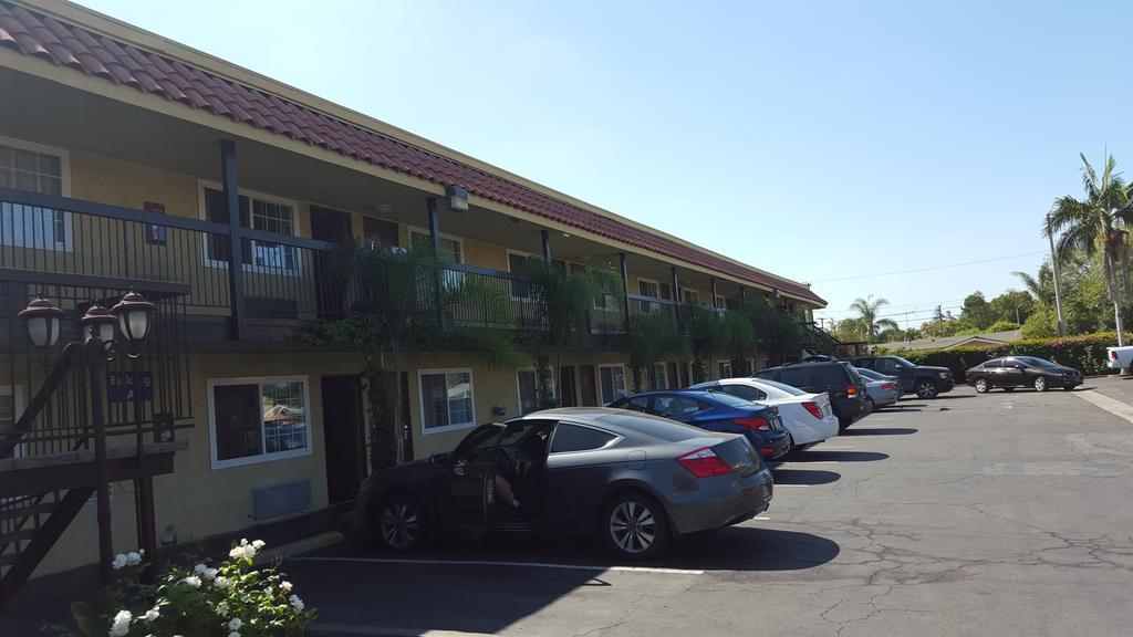 Anaheim Astoria Inn & Suites Exterior photo
