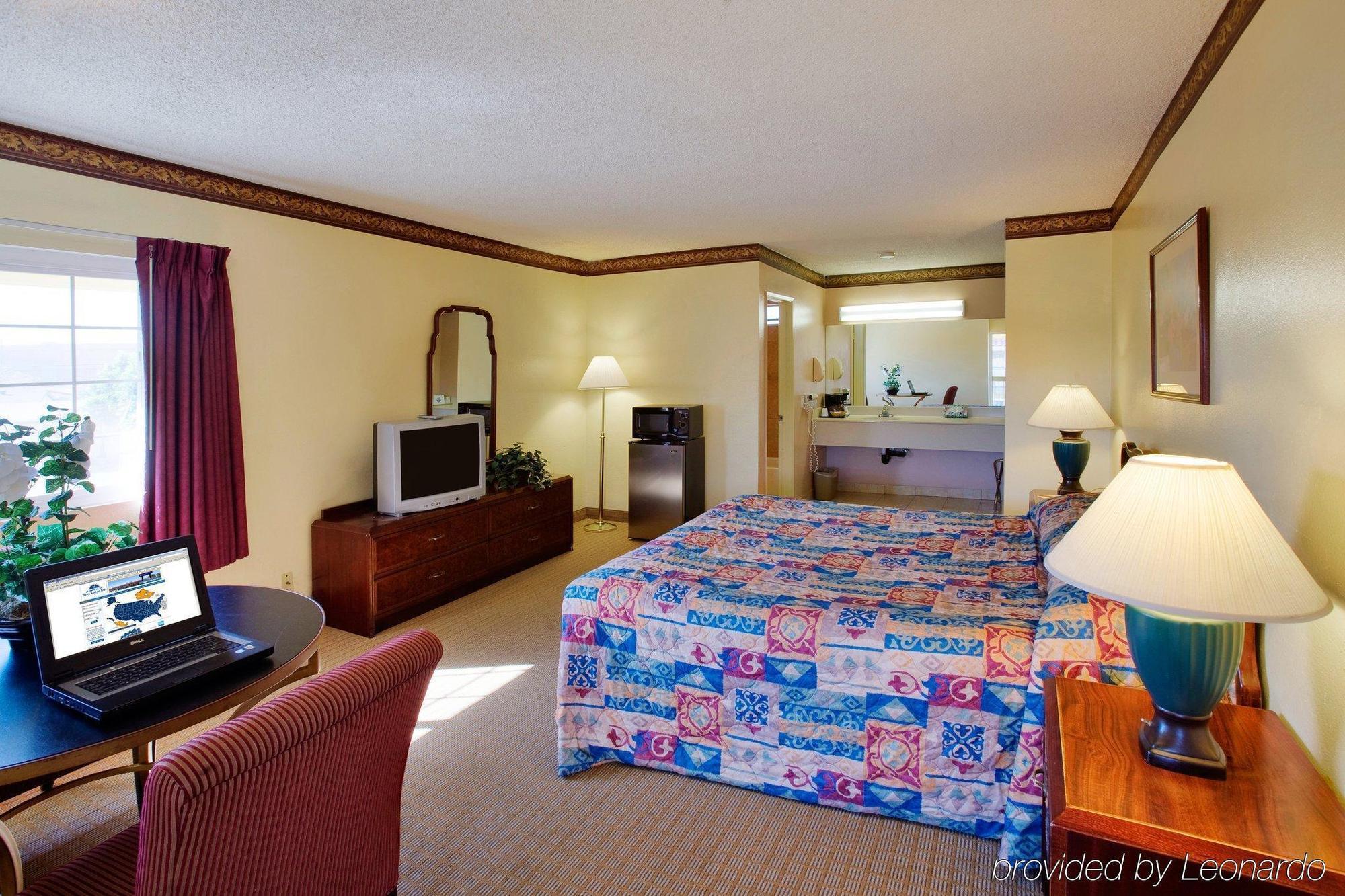 Anaheim Astoria Inn & Suites Room photo
